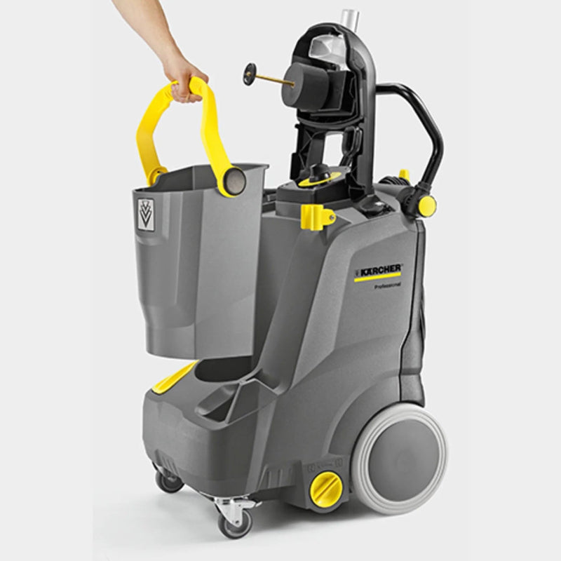 Large 30 liter water tank of Karcher Puzzi 30/4 carpet extractor
